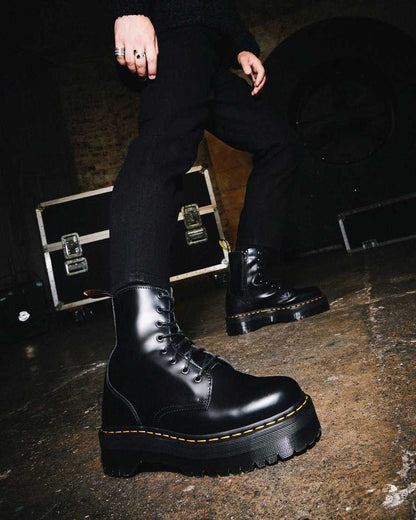 DR. MARTENS 8 EYE BOOT JADON